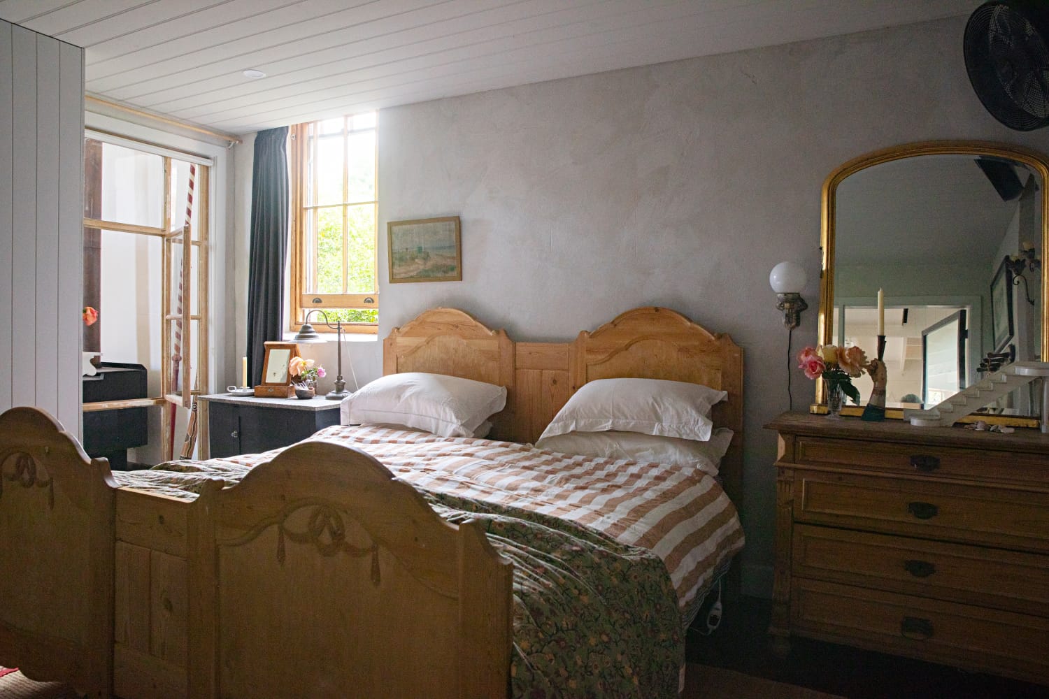 Peak Headboards Bedroom Trend 2024 Apartment Therapy